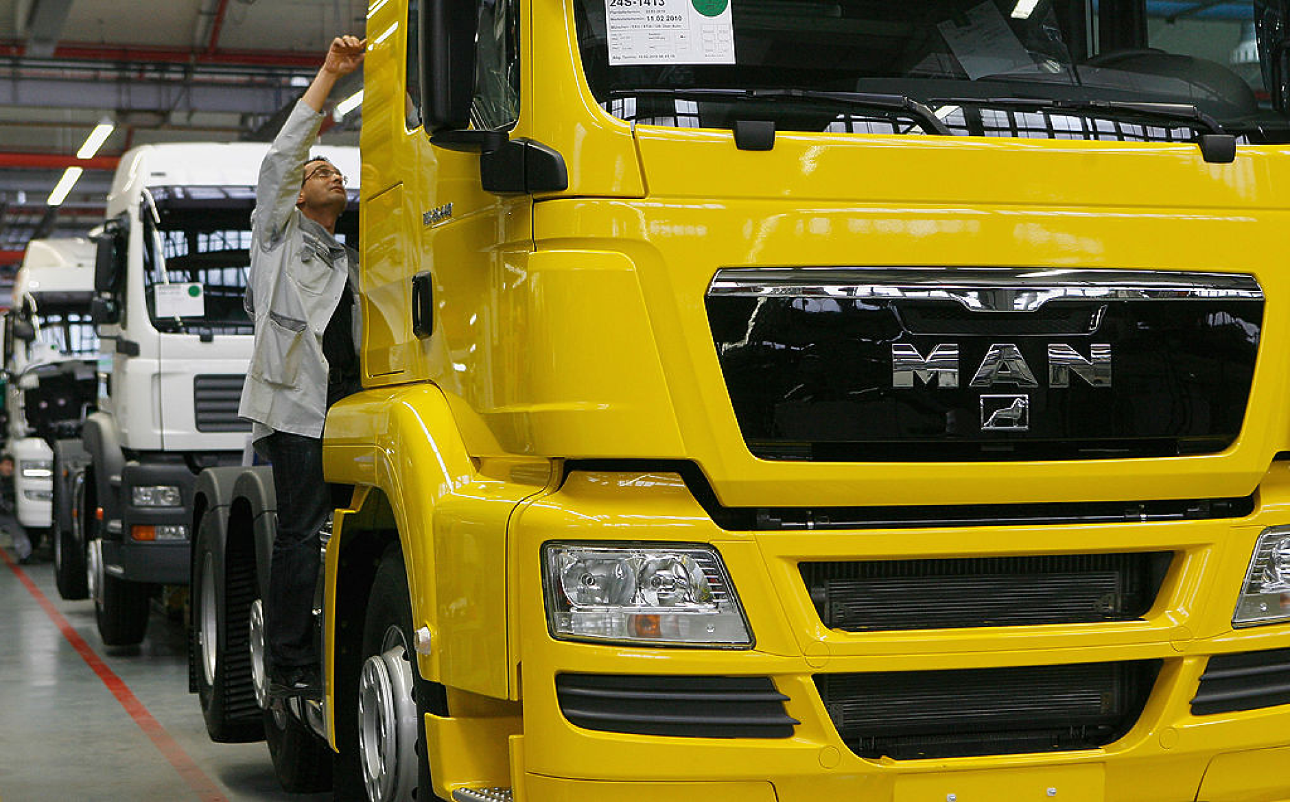 Германският производител на камиони Man ще тества безпилотни машини по магистралите