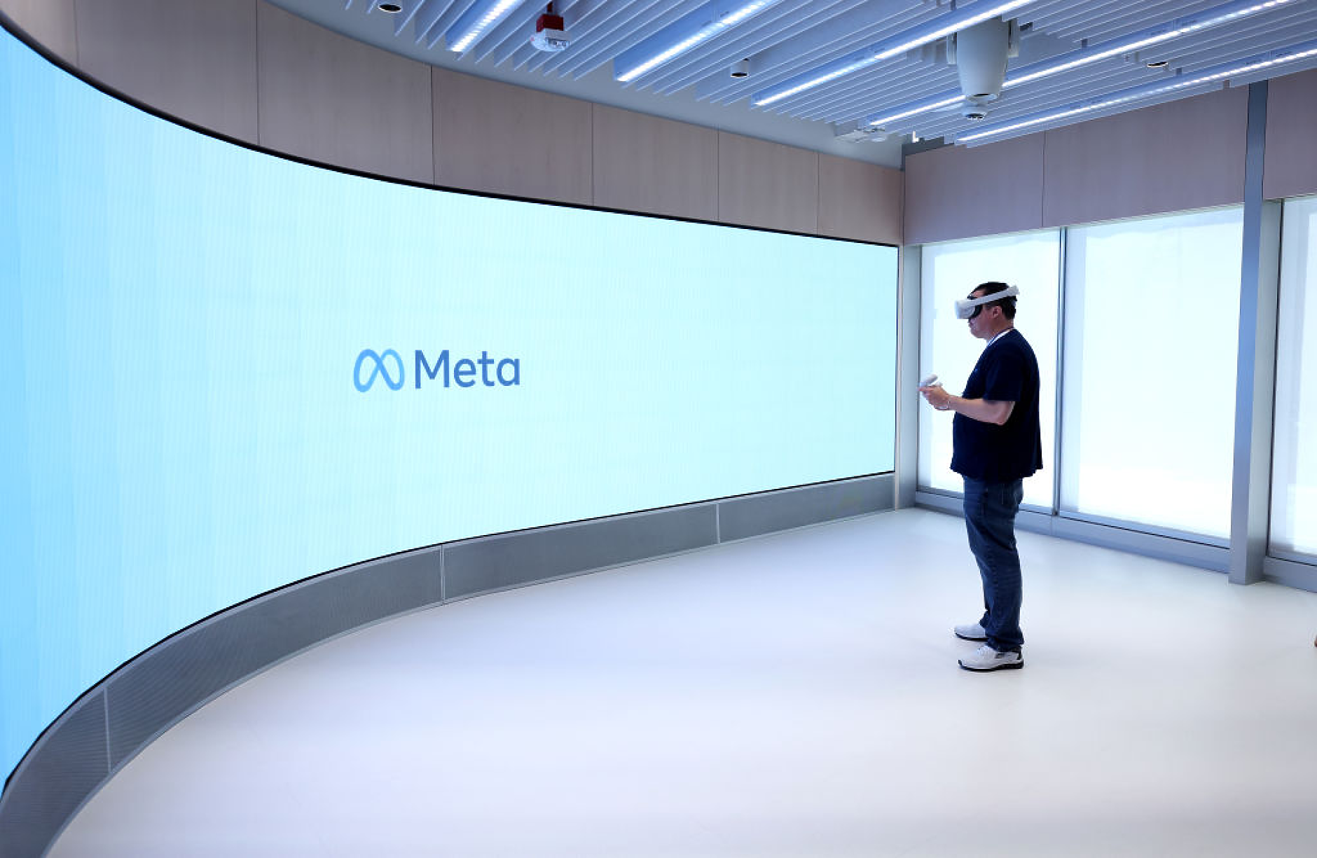 Meta дава достъп до операционната система за VR очила Quest на трети страни
