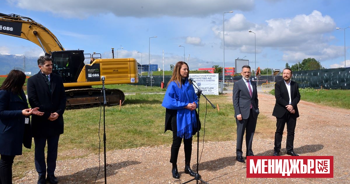 Снимка: Започва строителството на нов открит паркинг на Летище София