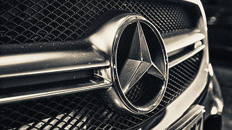 Mercedes-Benz изтегля 341 000 автомобила заради опасност от пожар