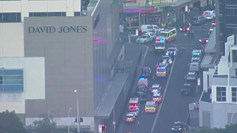 Мъж е прострелян в мол в Сидни след съобщения за намушкани