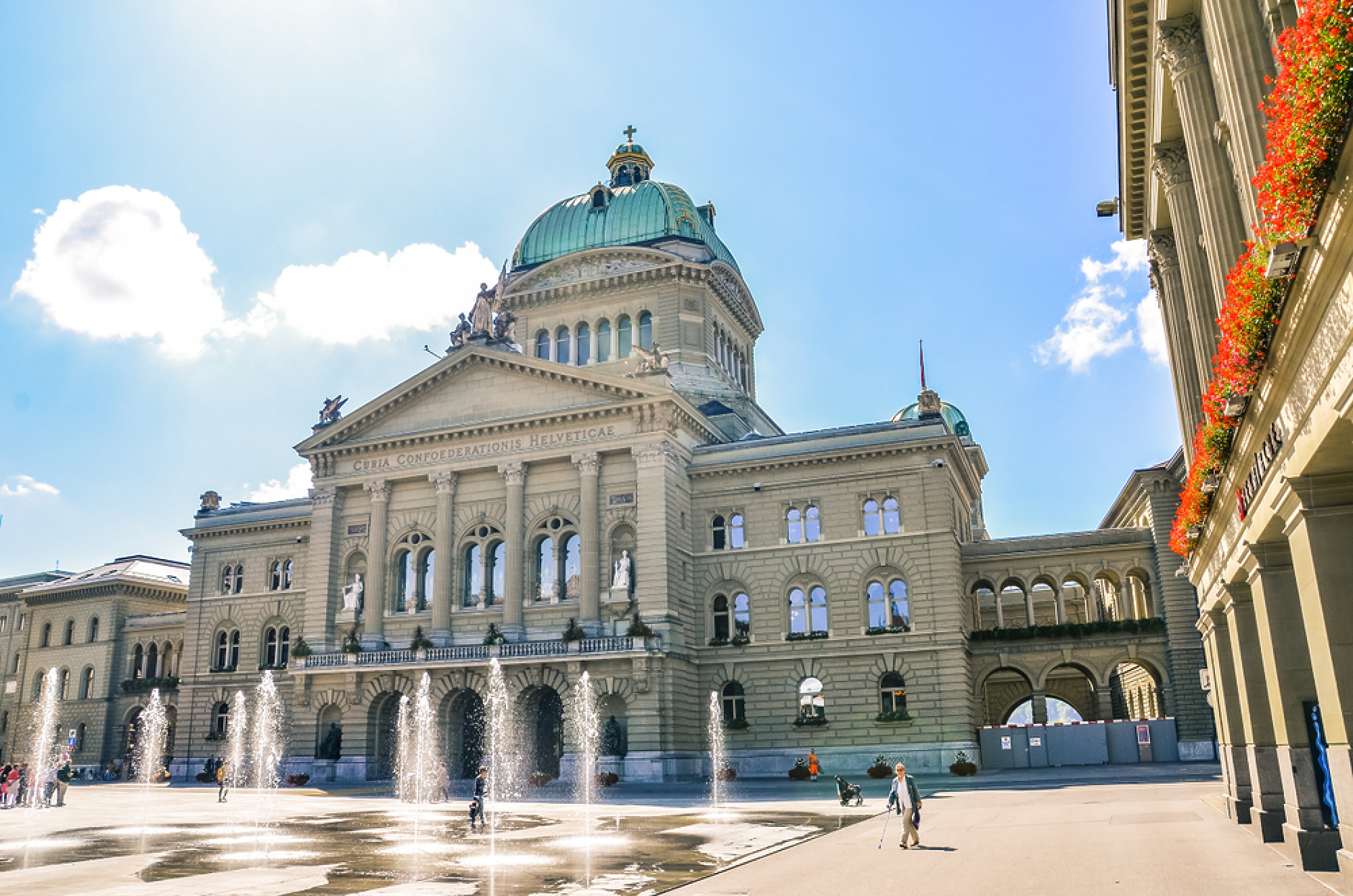 Швейцарският парламент отхвърли присъединяване на правителството към работната група за санкциите срещу Русия