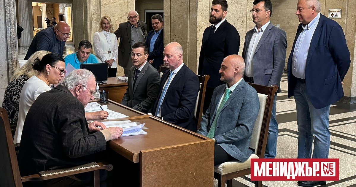 Коалицията ГЕРБ-СДС регистрира листата си за изборите за Европейски парламент в