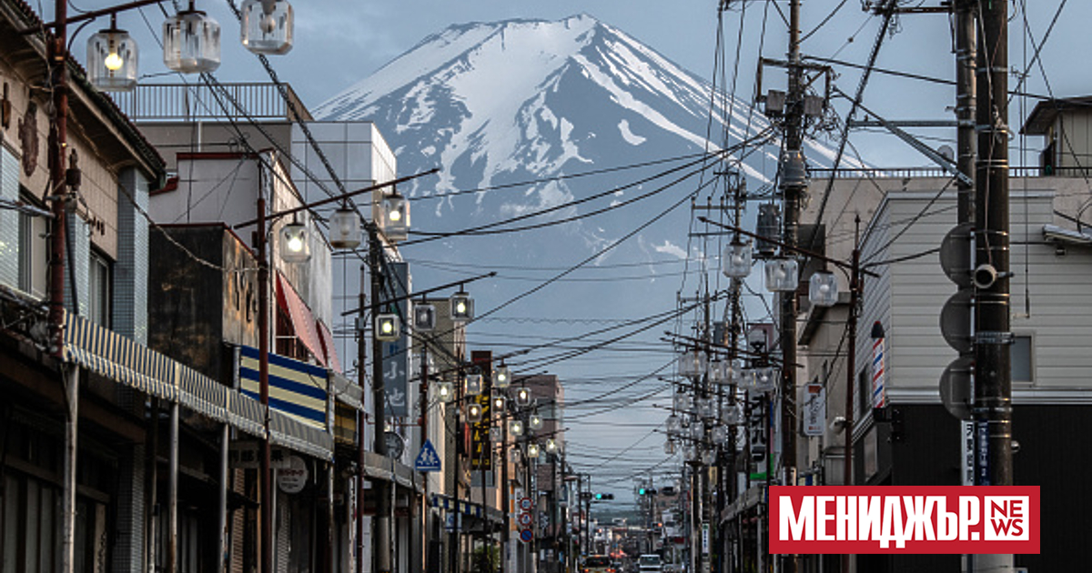 Японски град блокира гледката към планината Фуджи от популярно място