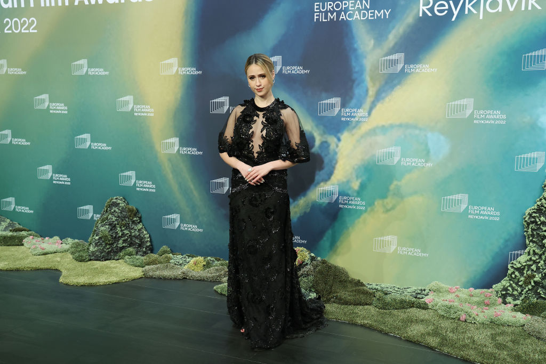 На червения килим по време на Европейските филмови награди 2022 г. в Рейкявик, Исландия. /Снимка: Getty Images