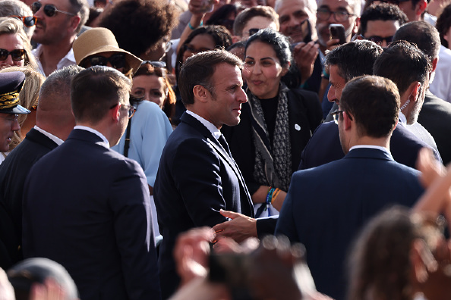 Сред посрещачите бе и френският президент Макрон. Снимка: Getty Images