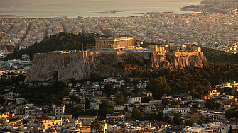 С изключителна тържественост отбелязват днес в Гърция празника на свети
