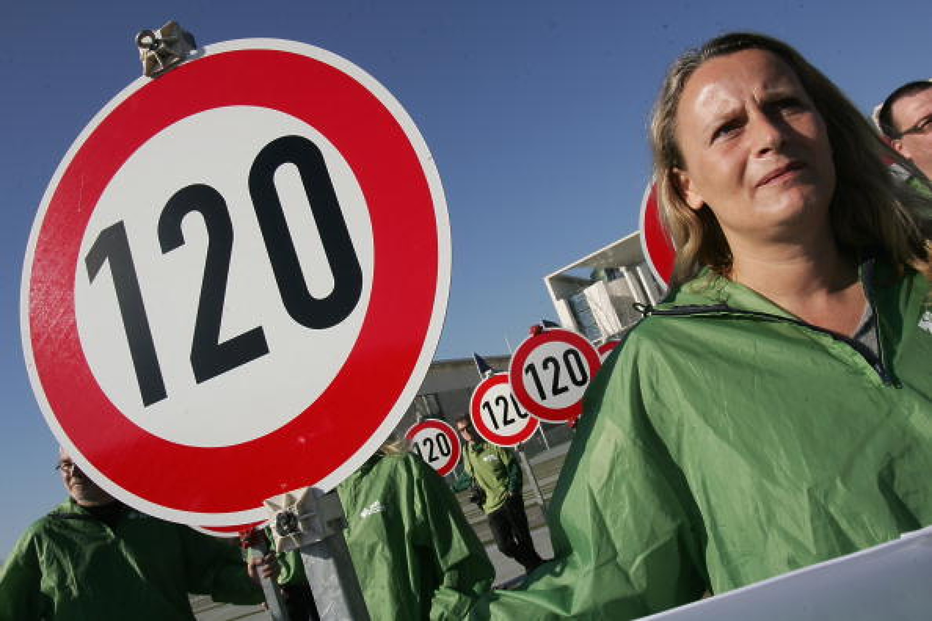 Европейски градове искат местните власти сами да си определят ограниченията на скоростта