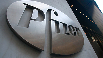 Водещите здравни компании Pfizer и AstraZeneca обявиха в неделя нови
