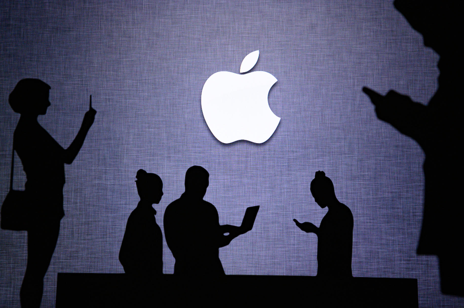 Apple преговаря с OpenAI и Google за въвеждане на ИИ в iPhone