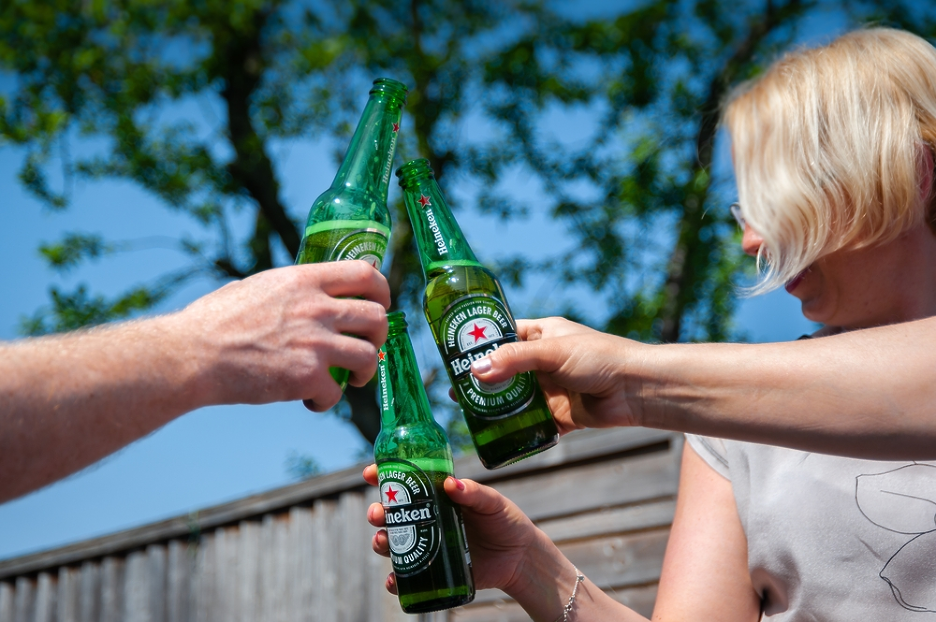 Heineken отваря отново 62  кръчми във Великобритания