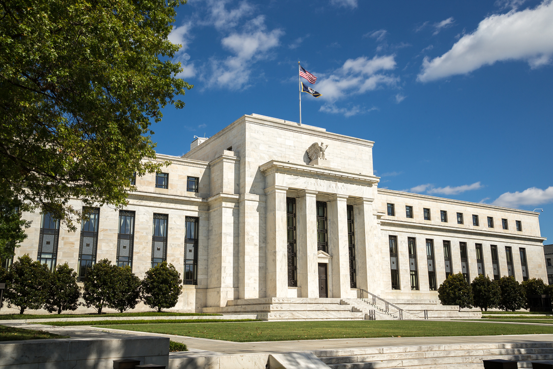  Повече банки в САЩ са затегнали кредитните си стандарти в началото на 2024 г., сочи проучване на Фед