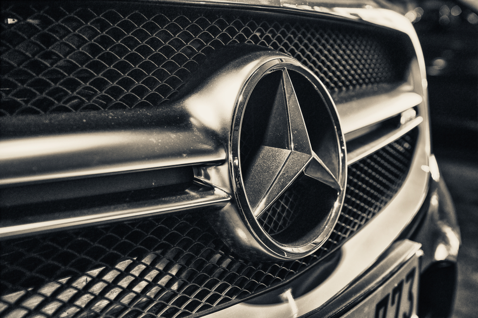Mercedes не е готов да премине изцяло към електромобили до 2030 г.