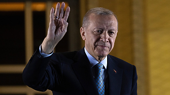 Турция се нуждае от нова конституция със сегашния документ страната
