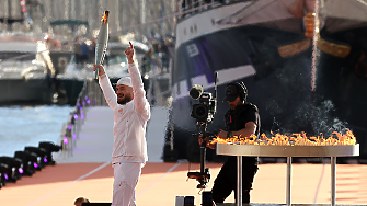 Френските власти предотвратили 23 опита за саботаж на щафетата с олимпийския огън
