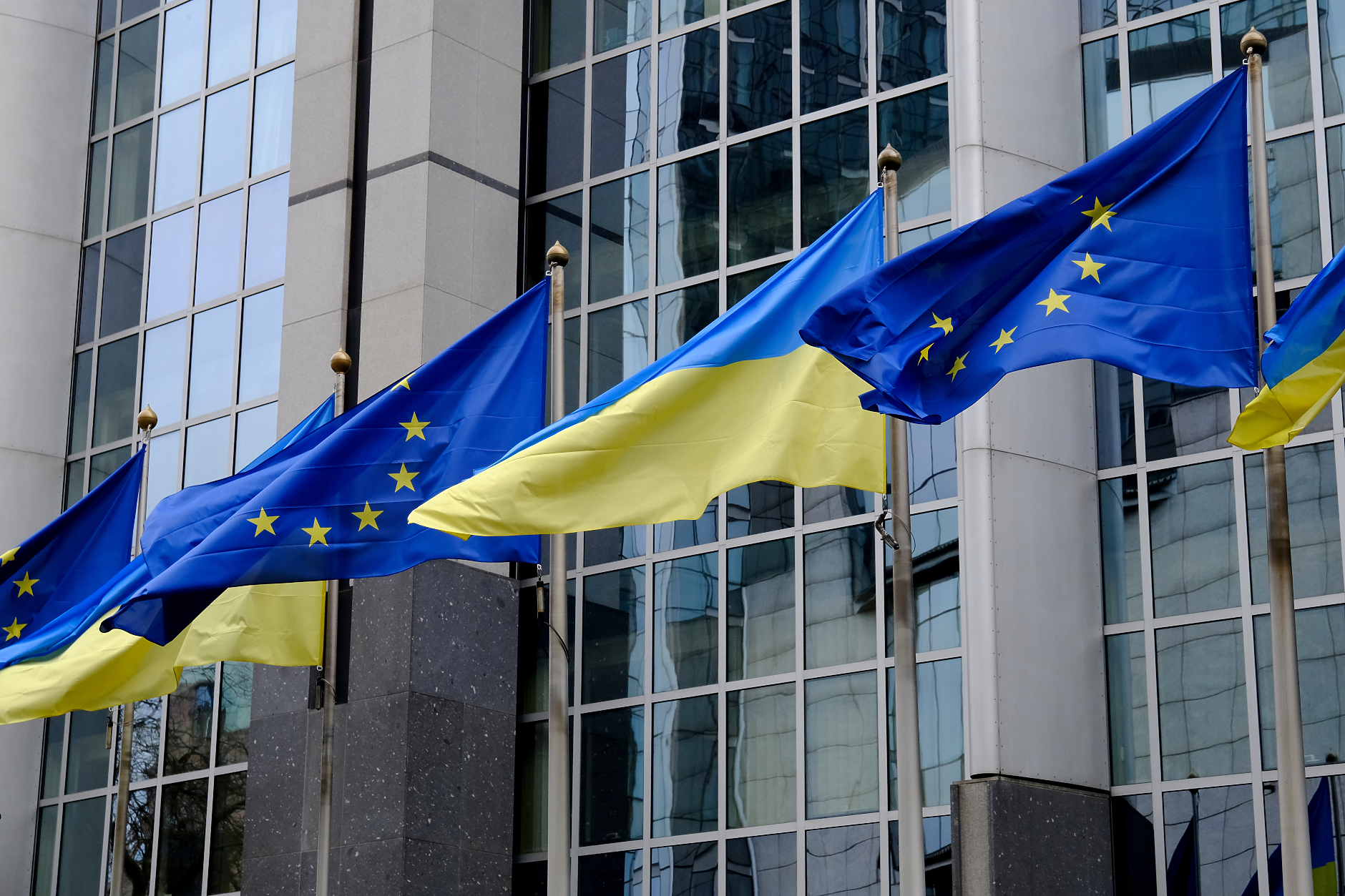 ЕС може да започне преговори с Украйна за членство още през юни