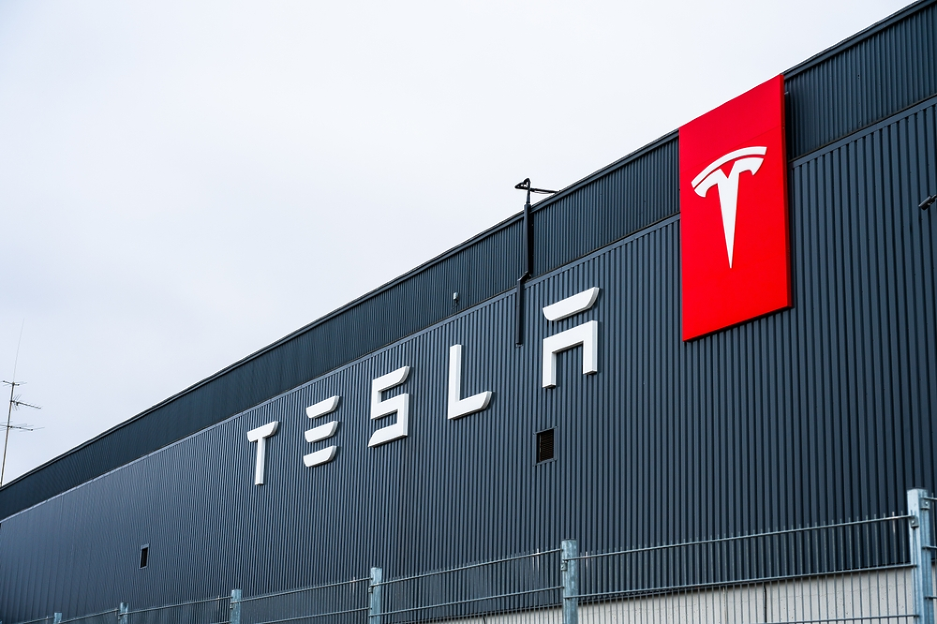  Tesla съкрати още 600 работни места в Калифорния на фона на спад на продажбите