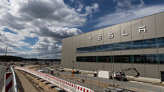Tesla регистрира двуцифрени спадове на продажбите на електромобили, произведени в Китай