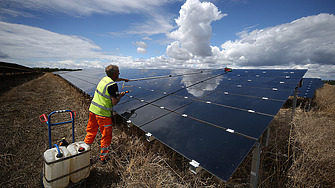 МАЕ очаква глобалните инвестиции в чиста енергия да достигнат 2 трлн. долара през 2024 г