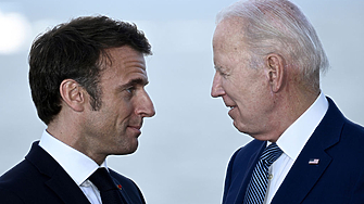 Френският президент Еманюел Макрон и съпругата му Брижит Макрон посрещнаха
