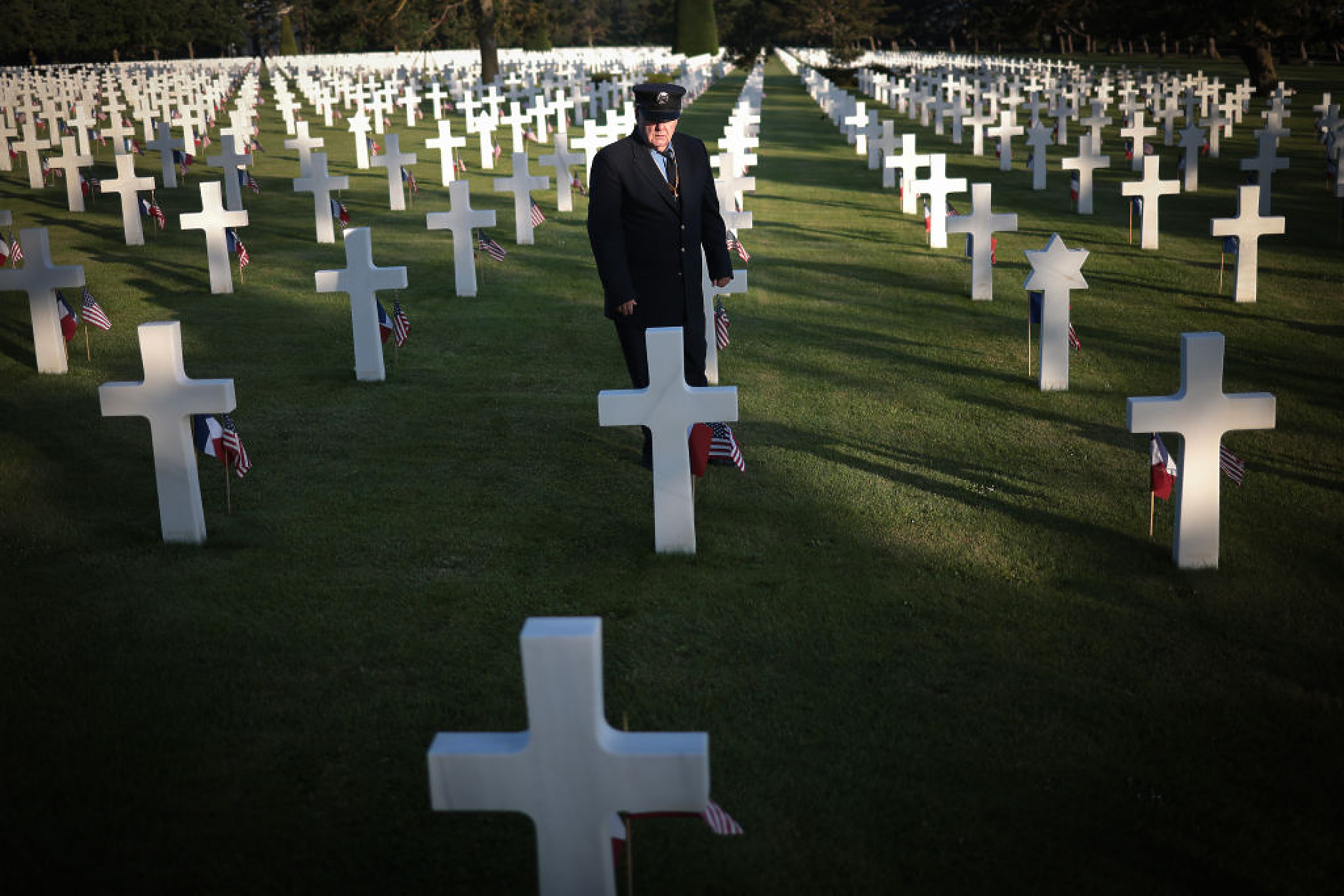 Визитата на Байдън за годишнината от десанта в Нормандия може да бележи края на една американска епоха