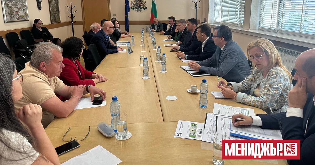 Служебният министър на икономиката и индустрията д-р Петко Николов поиска