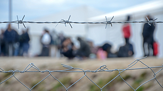 Австрия ще въведе система за разплащателни карти за бежанци Концепцията