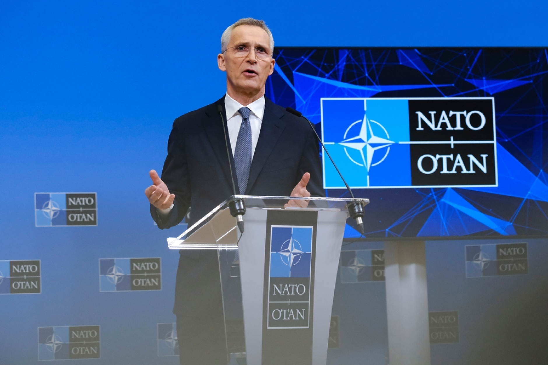 Унгария се е съгласила да не налага вето върху помощта на НАТО за Украйна