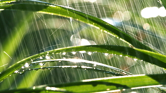 Остава топло но валежите ще продължат и през днешния ден