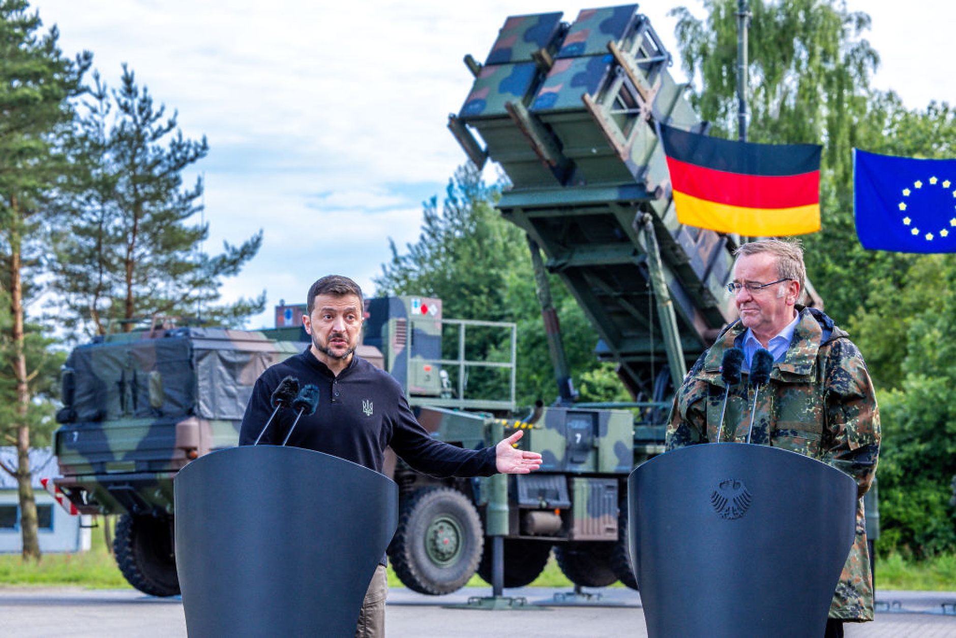 Германският министър на отбраната обеща на Украйна още оръжия, САЩ изпращат система Пейтриът
