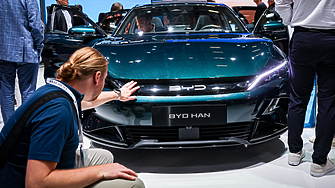 BYD настига Tesla в надпреварата за най-голям доставчик на електрически превозни средства