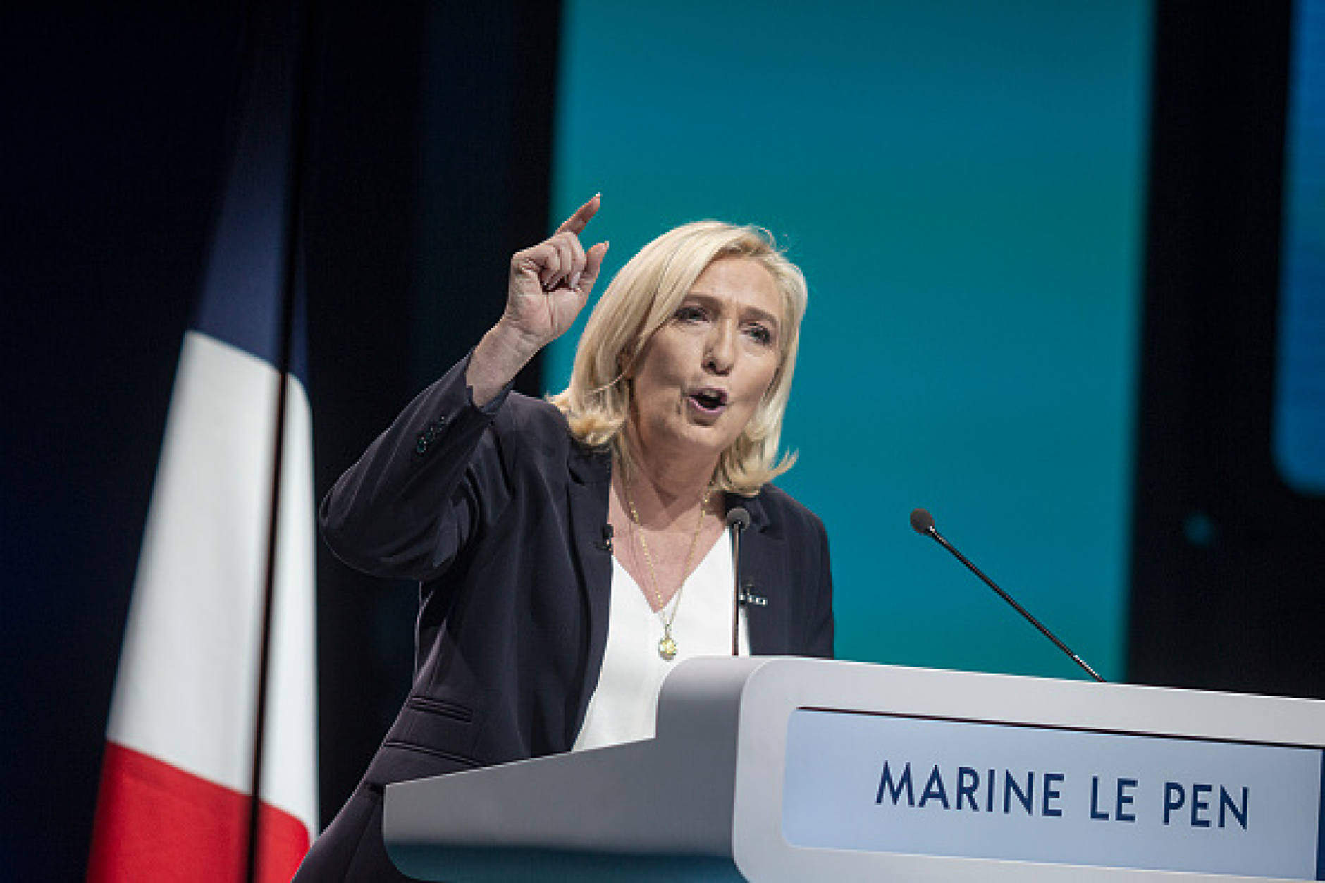 Крайната десница във Франция води с 36% преди първия тур на изборите 