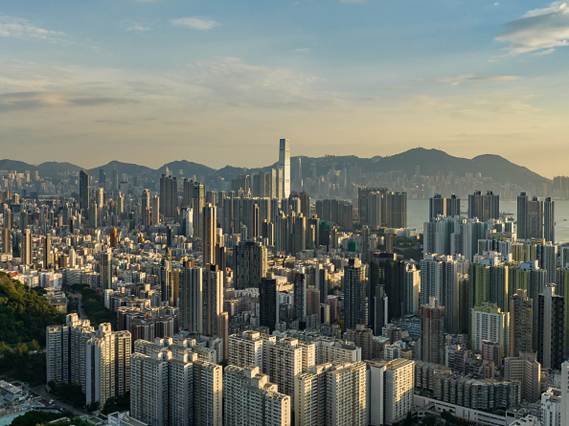 Хонконг изпревари Токио като най-скъп град за строителство на имоти в Азия