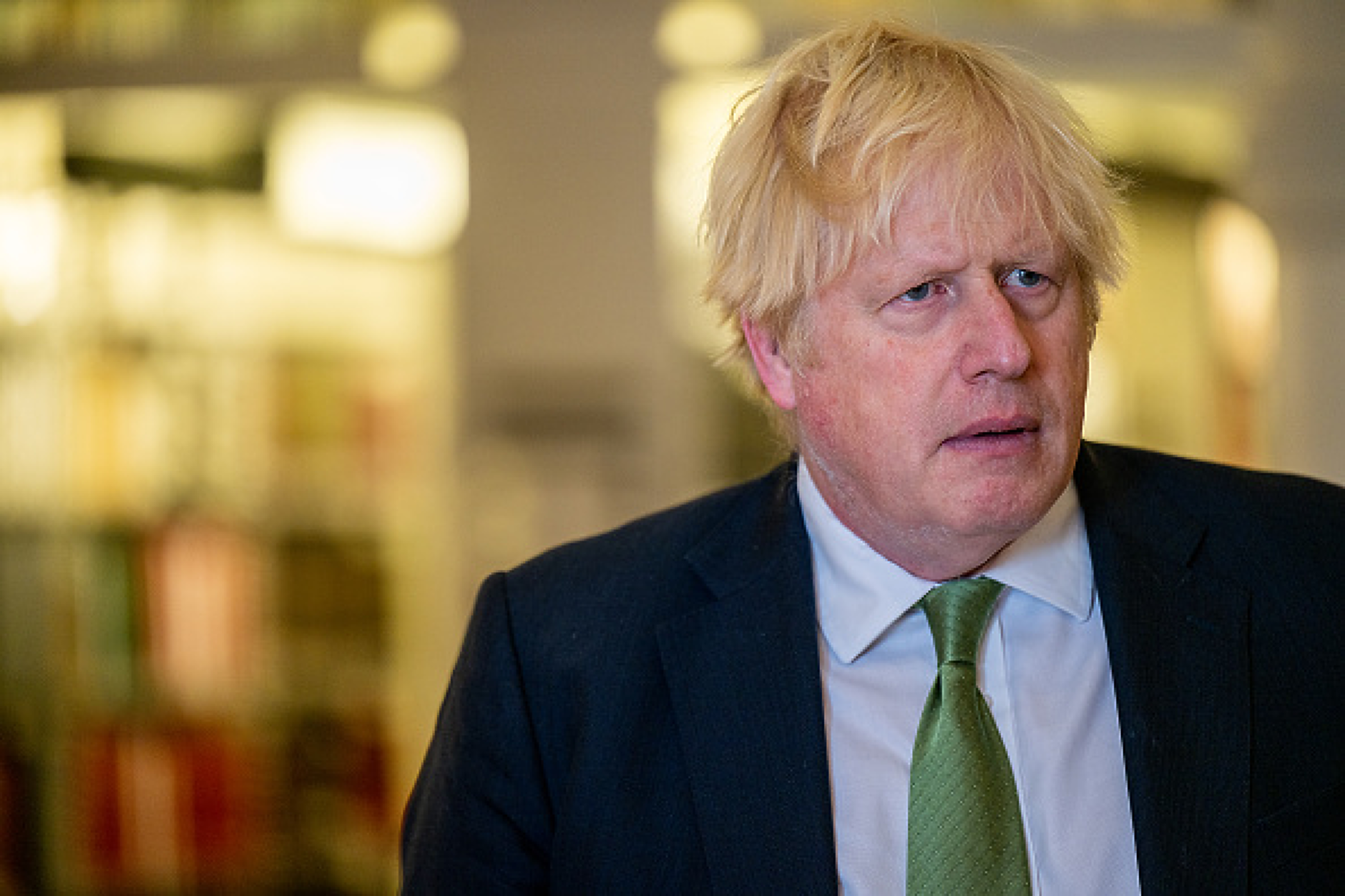 Бившият премиер Борис Джонсън призовава с десетки хиляди писма британците да гласуват за консерваторите