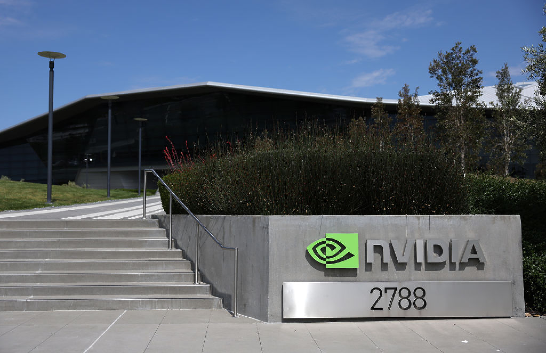 Светът на парите: Акциите на Nvidia поскъпват с по-бързо темпо, отколкото Уолстрийт може да поддържа