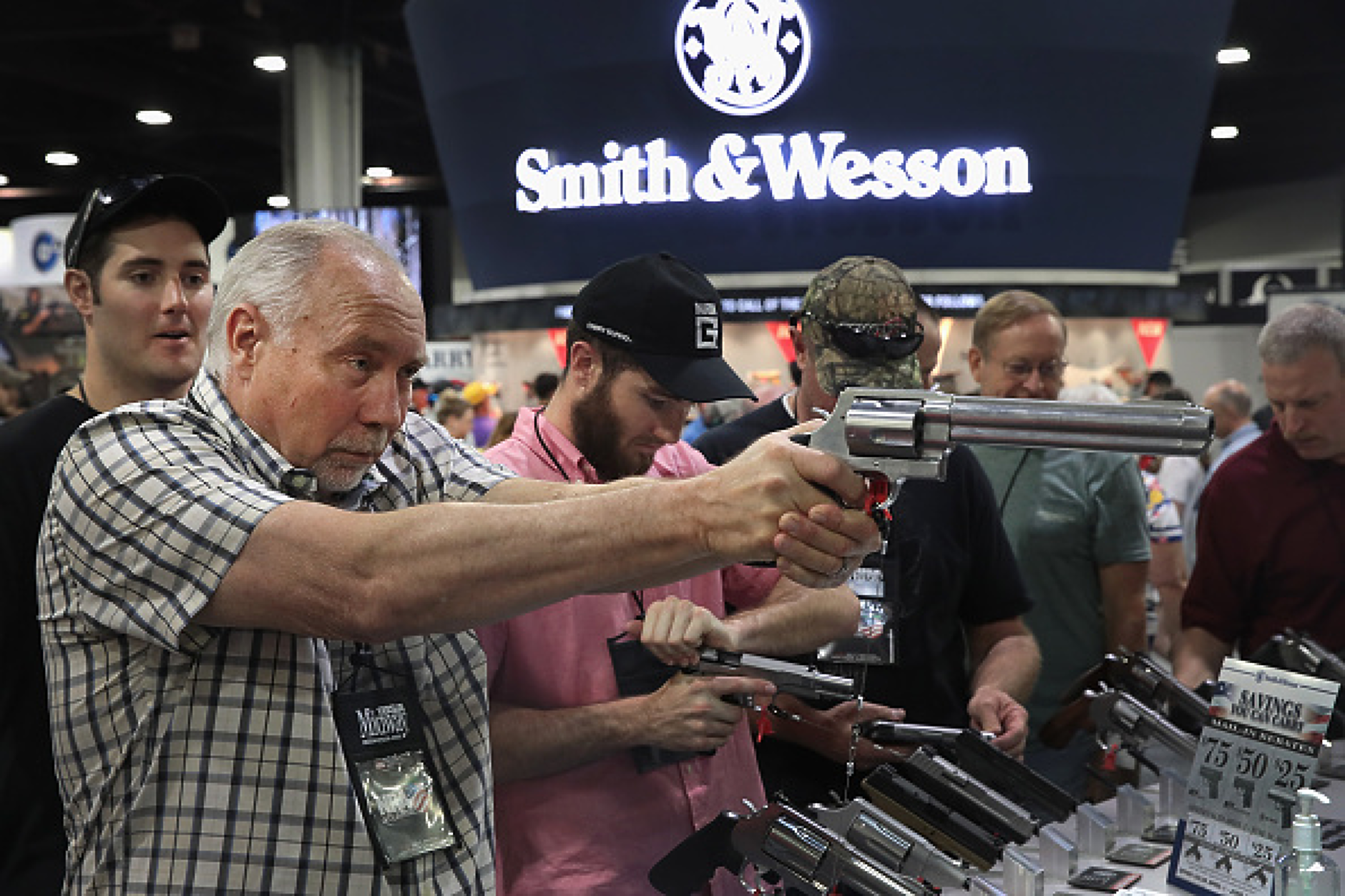 Прочутият американски производител  на оръжия Smith & Wesson удвои печалбата си