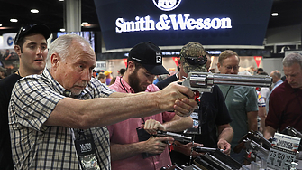 Прочутият американски производител на оръжия Smith Wesson удвои нетната си печалба