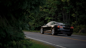 Илон Мъск отново твърди че Roadster на Tesla за който