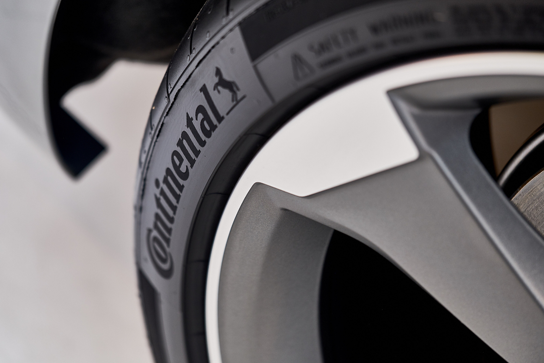Германскит производител на авточасти Continental отваря най-голямата си заводска база за гуми в Китай