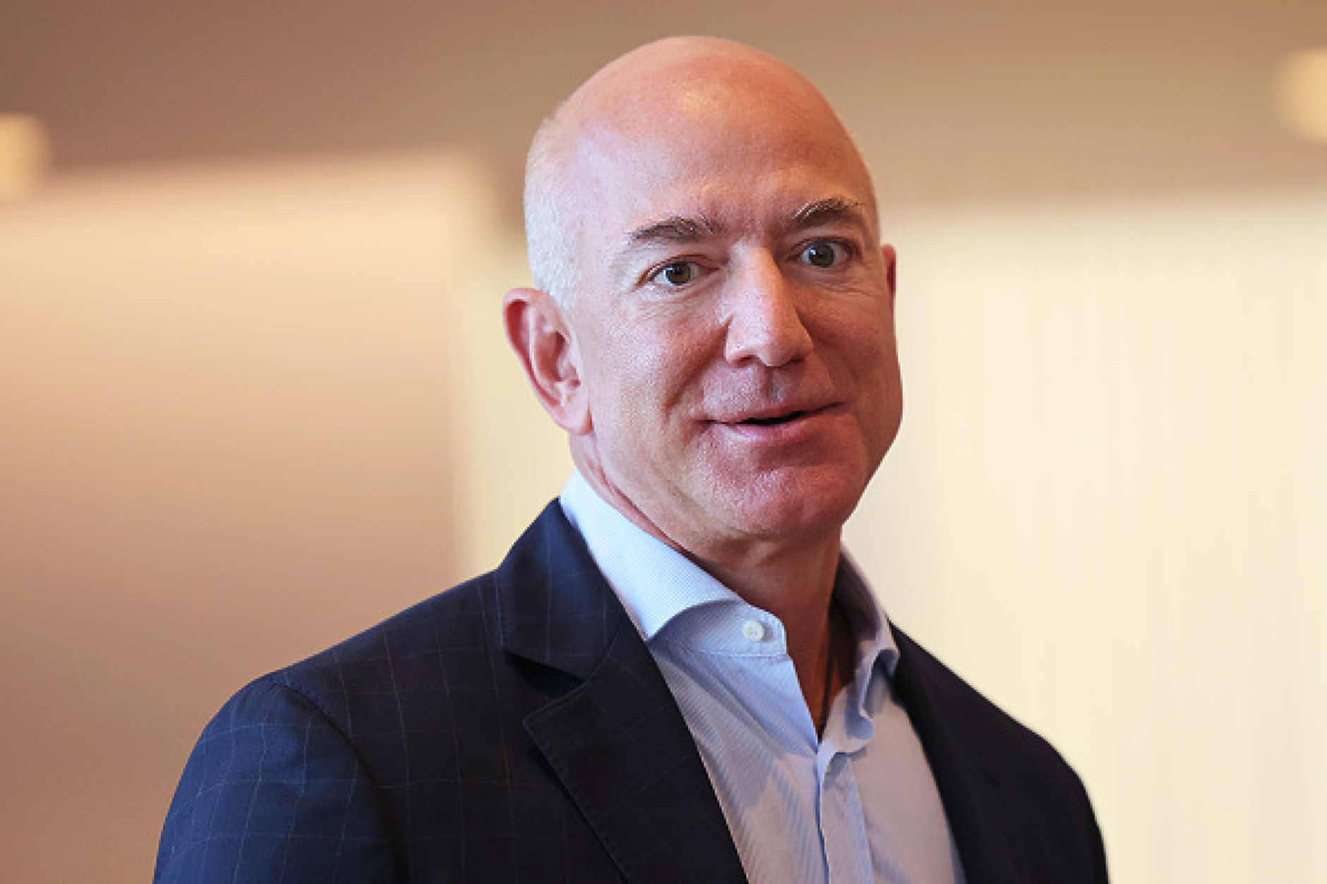 Джеф Безос планира да продаде акции на Amazon за 5 млрд. долара до края на 2025 г.