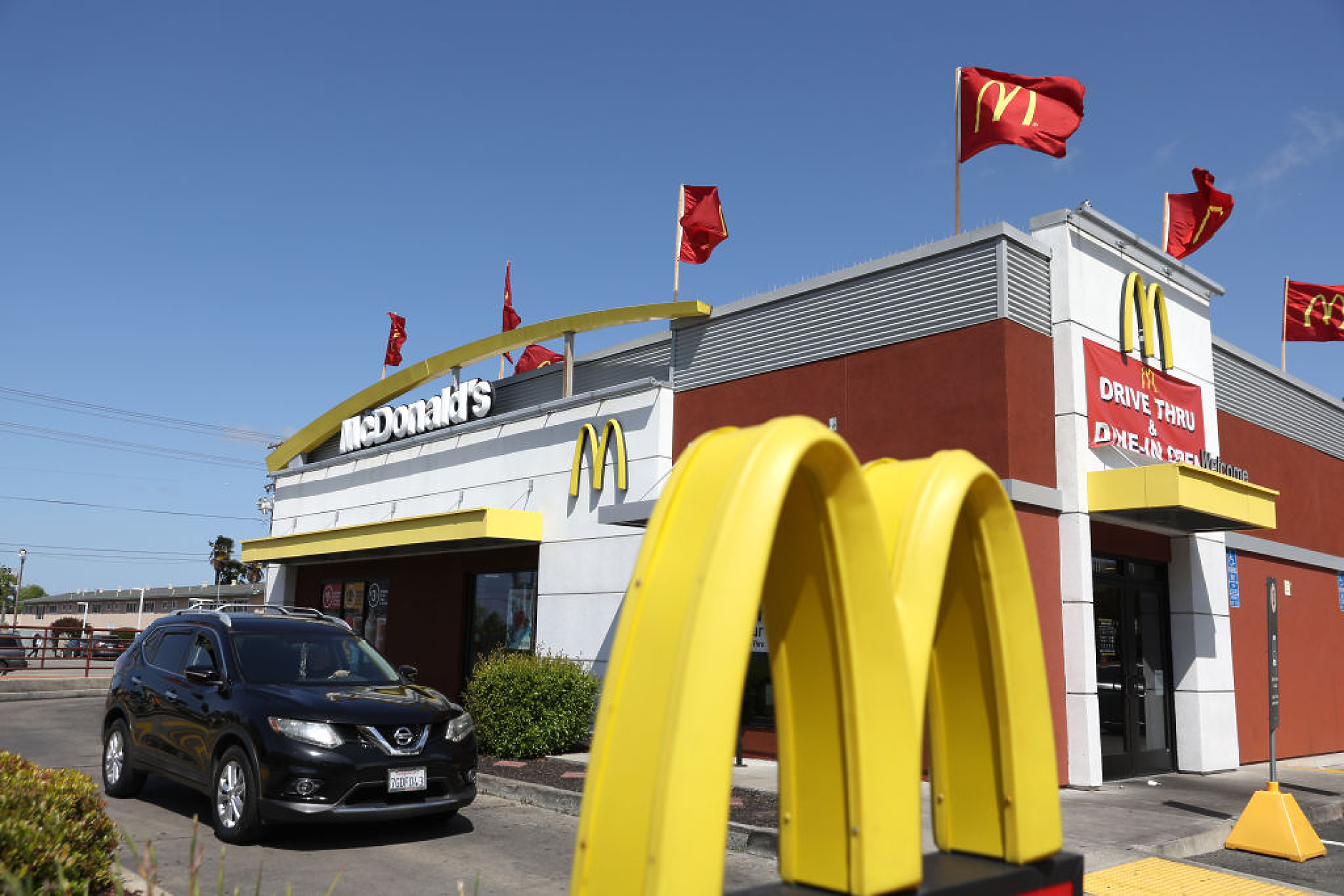 McDonald’s си партнира с японски аниме сериал за пускането на новия си чеснов сос