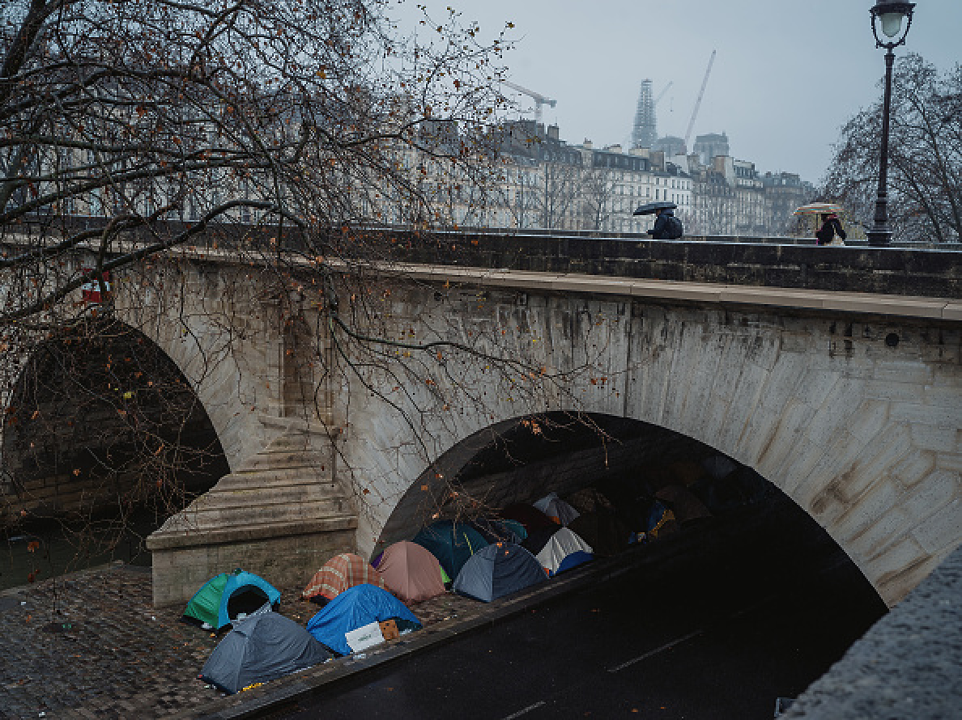 Около 5 хиляди мигранти са изведени от Париж преди Олимпиадата, кметството обяви Сена за чиста