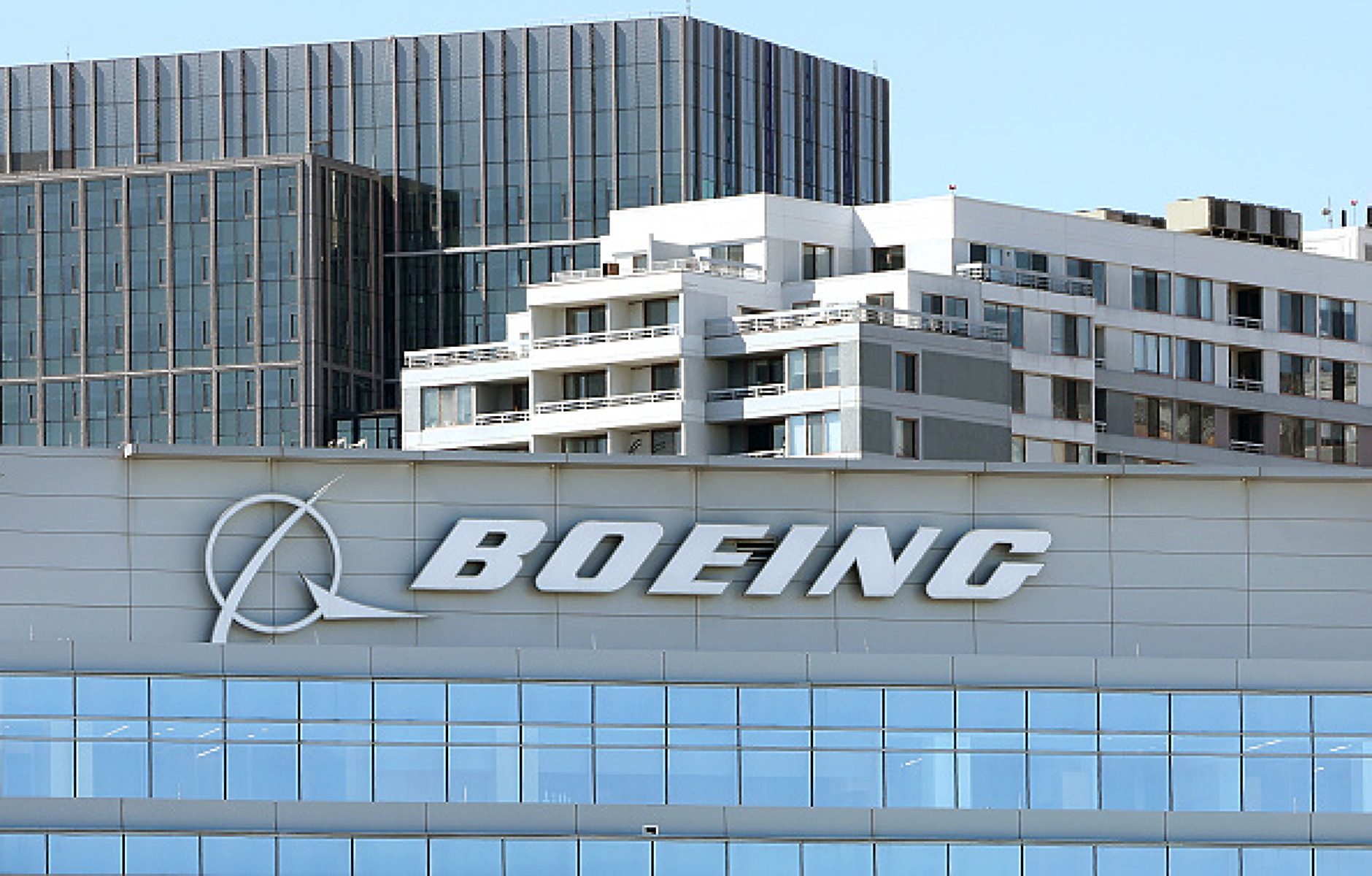 Авиационният надзор в САЩ поиска проверка на Boeing заради проблеми с кислородните маски
