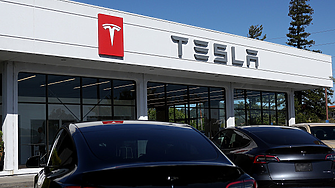 Акциите на Tesla заличиха годишната си загуба и излязоха на плюс