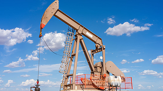 Петролът поевтиня на фона на увеличение на запасите в САЩ
