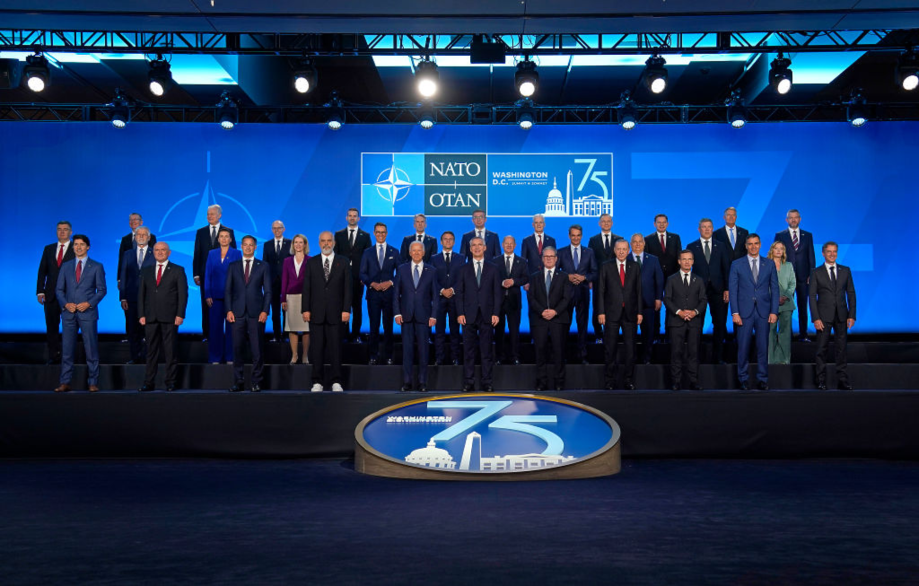 Лидерите на НАТО: Пътят на Украйна към членство е необратим
