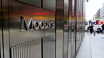 Moody's с предупреждение за перспективите за френския дълг на фона на политическа безизодица