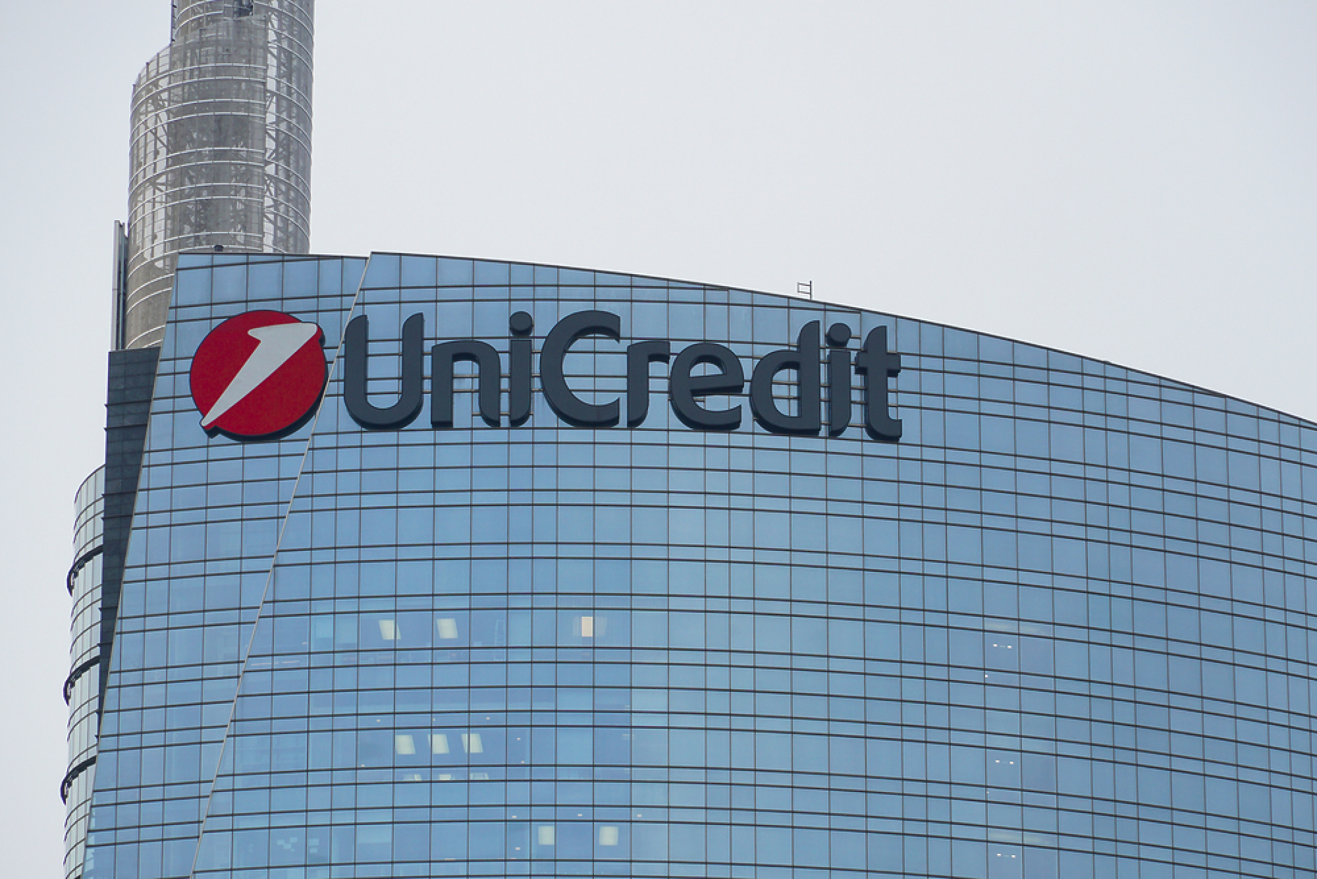 Unicredit поиска от ЕЦБ да замрази намаляването на присъствието на банката в Русия