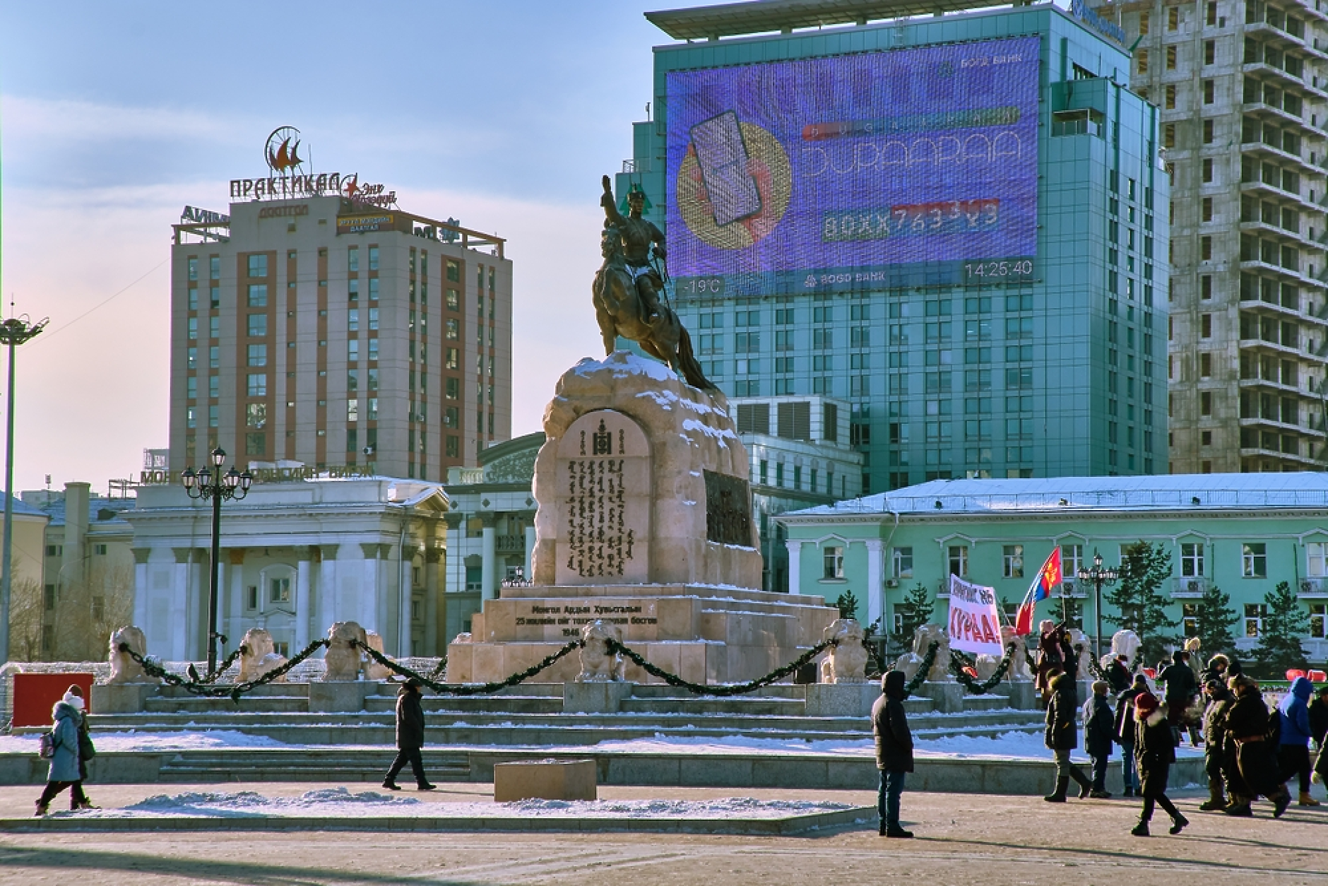 Монголия  за първи път вкара 32 жени в парламента по новия изборен закон