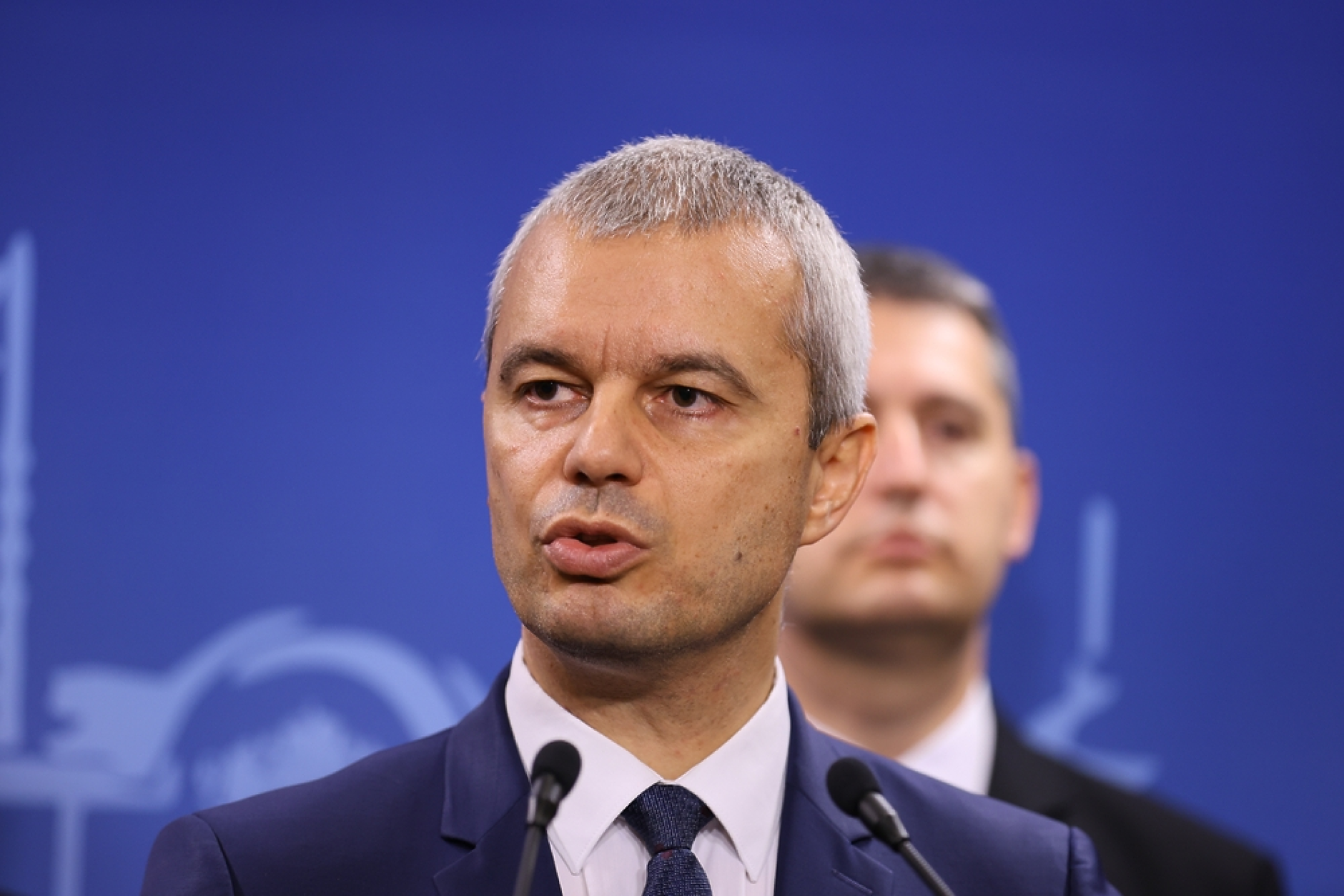 Костадинов призова ПП-ДБ да върнат мандата или да отцепят двама депутати от групата си